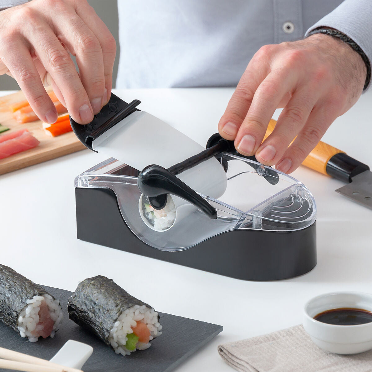 Device for making sushi